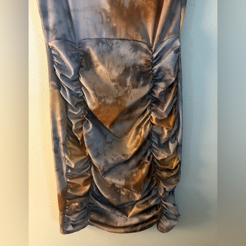 PrettyLittleThing Shape Tan Tie Dye Ribbed Bodycon Dress - Picture 8 of 12